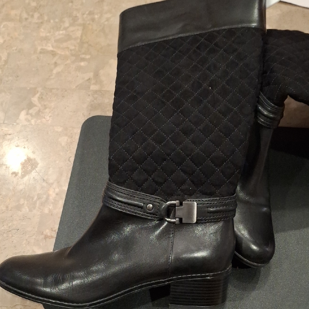Bandolino Black Quilted Heeled Boots